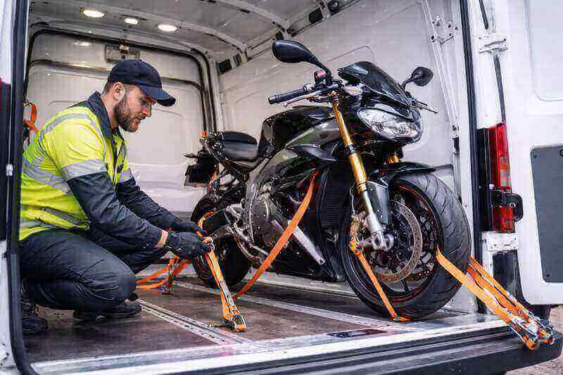 foto su come trasportare una moto
